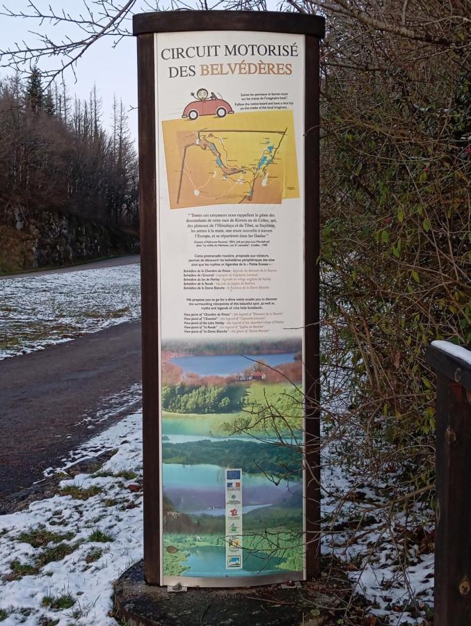 La P'Tite Maison Bois Du Herisson Menetrux-en-Joux 外观 照片