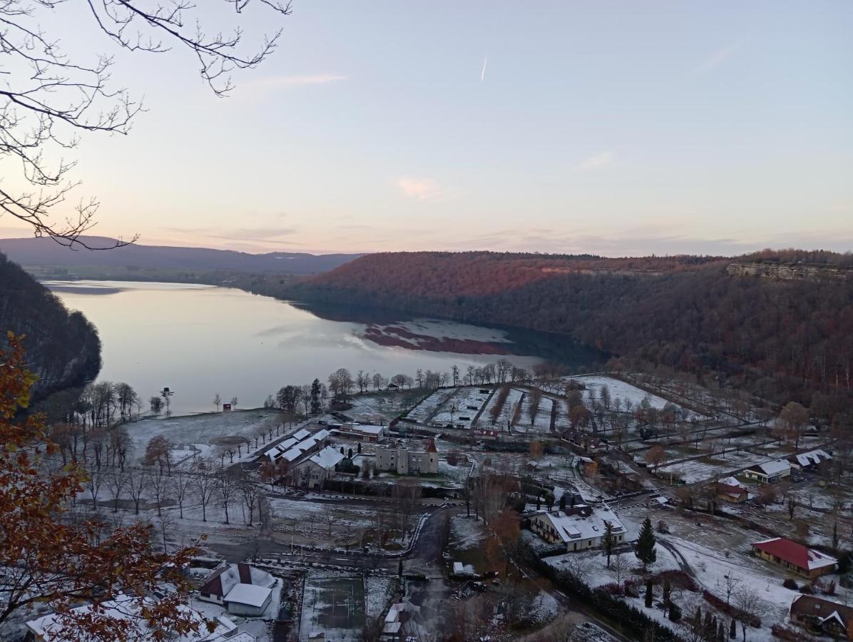 La P'Tite Maison Bois Du Herisson Menetrux-en-Joux 外观 照片